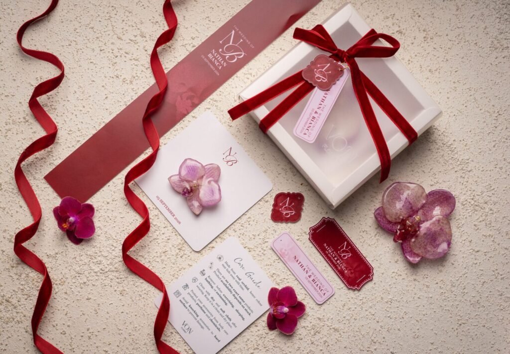 Wedding Souvenir Berkesan: Orchidée Éternelle, Aksesori dari Preserved Orchids